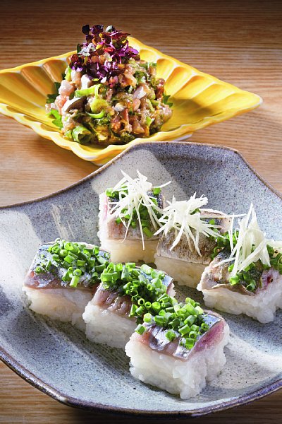 サンマのなめろうとサンマの棒寿司