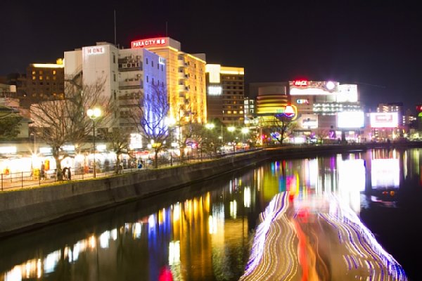 博多の中洲は九州一の歓楽街