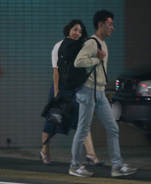 写真 椿原慶子アナと キムタク 隠れ家バーで深夜4時の密会 Newsポストセブン Part 2 写真 椿原慶子アナと キムタク 隠れ家バーで深夜4時の密会 Newsポストセブン Part 2