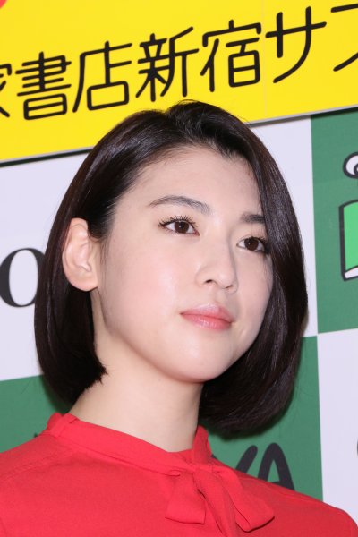 ファースト写真集『わたし』を発売した三吉彩花