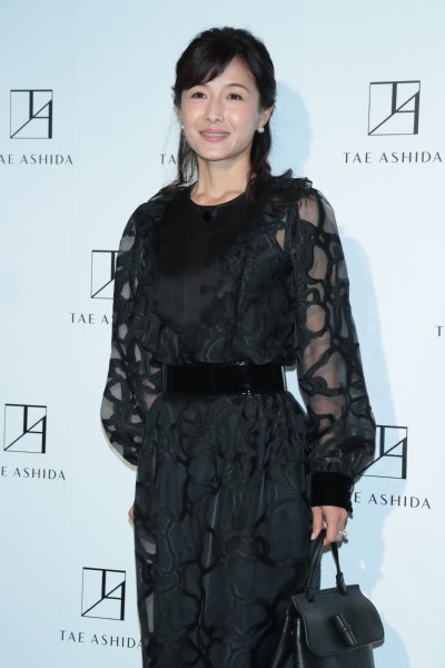 芦田多恵氏のデビュー25周年を祝う水野真紀