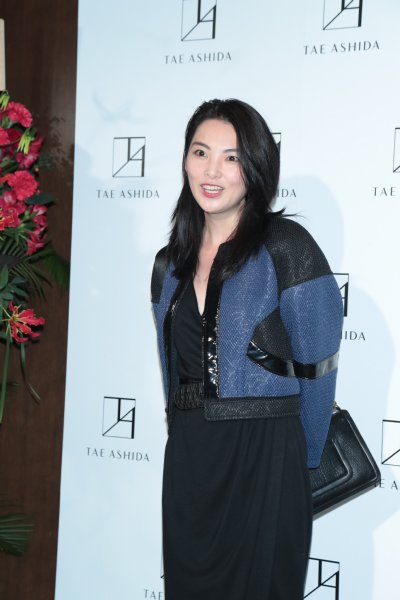 芦田多恵氏のデビュー25周年を祝う田中麗奈