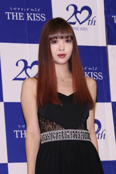CMでキス顔を披露する藤田ニコル