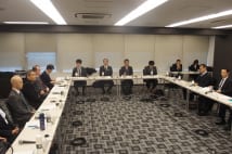 建物内禁煙の法制化に反対意見も相次いだ