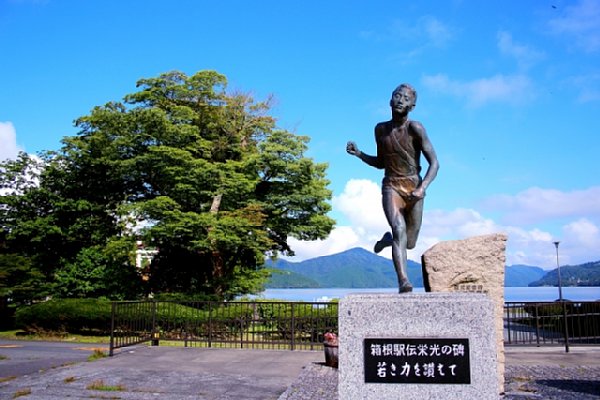 今年も本命は青学か（箱根駅伝栄光の碑）