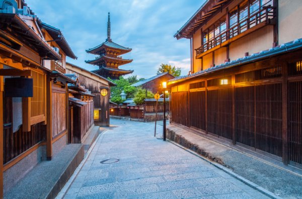 人気都市ランキングダウンの京都（写真／アフロ）