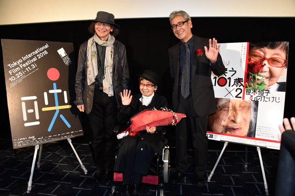 笹本さんと河邑厚徳監督、音楽を担当した加古隆氏　（C）2016TIFF