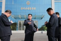 北朝鮮副首相、メガネ拭きが金正恩の逆鱗に触れて命落とす
