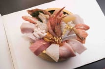 金沢近江町市場 海鮮丼発祥の地と言われる店の絶品上ちらし