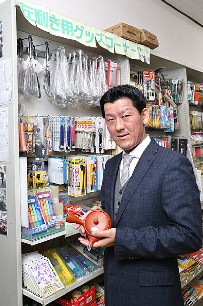 左利き専門店「菊屋浦上商事」の浦上裕生社長