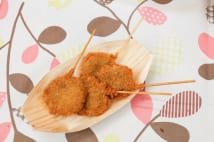 8割が外国人の大阪黒門市場で食べられる70円串カツ