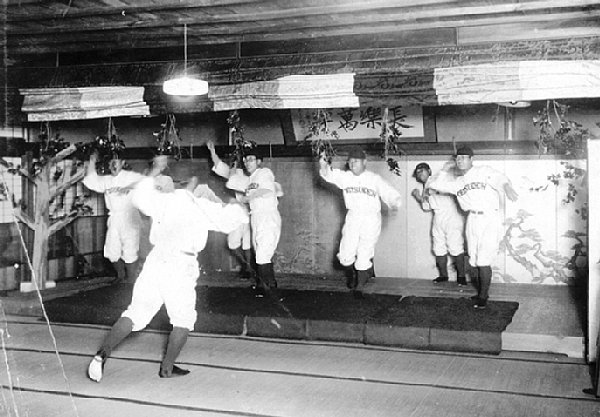 伊予鉄野球部による「本家野球拳」（1925年撮影）