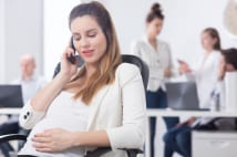 マタハラ防止に社内コミュニケーションは不可欠（写真アフロ）