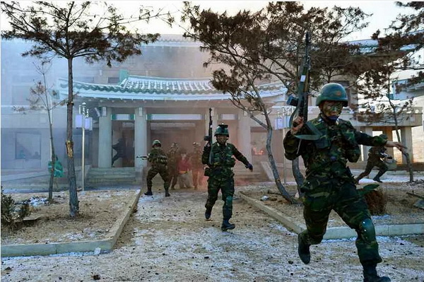 昨年12月に行われた北朝鮮の軍事演習（朝鮮中央通信配信の映像より）