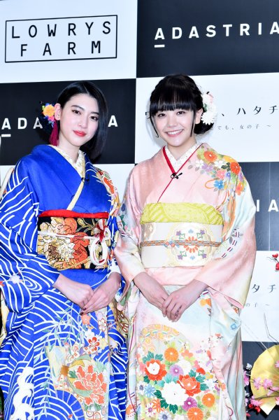 ローリーズファームのイメージキャラに就任した三吉彩花と松井愛莉