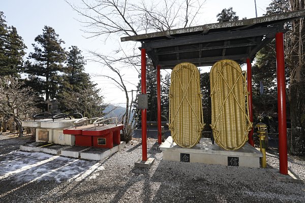 埼玉・子ノ権現天龍寺にある世界最大の鉄わらじ