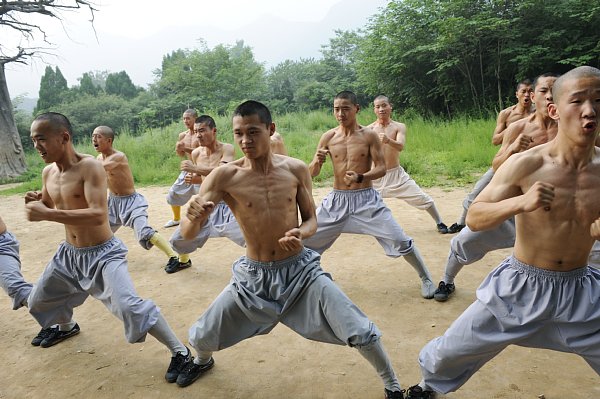 少林寺の僧侶以外立ち入り禁止の秘密の稽古場・甘露台で毎日稽古に励む武僧