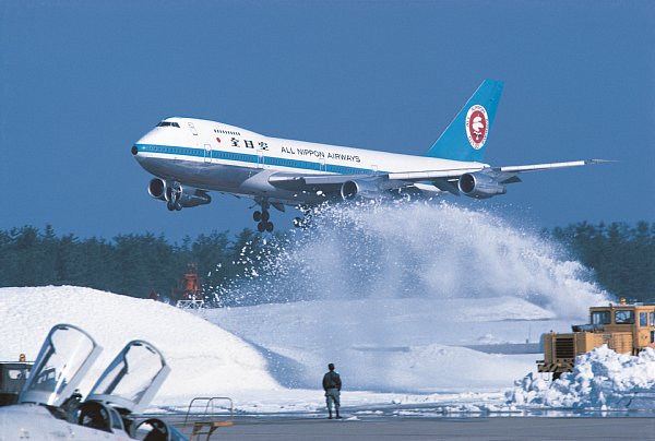 石川・小松空港に初めて就航したジャンボ機（1981年2月）