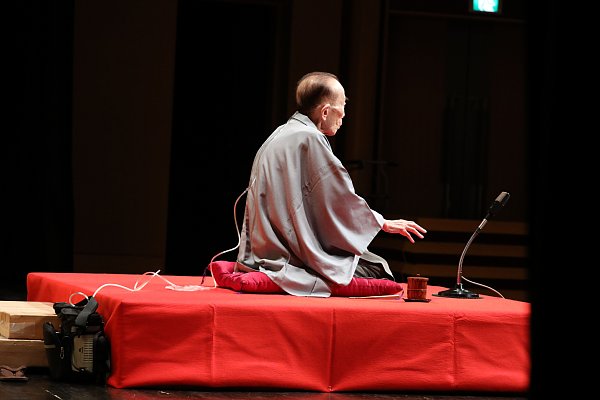 チューブなど気にならない名演（2月4日、横浜市・杉田劇場にて）