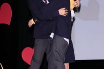 中川大志と葉山奨之が「チューしていい？」再現し抱き合う