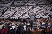 指揮者・佐渡裕氏　最初は固辞した「1万人第九」からの学び