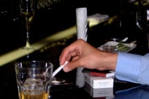 「屋内禁煙法案」の規制対象に振り回される飲食店