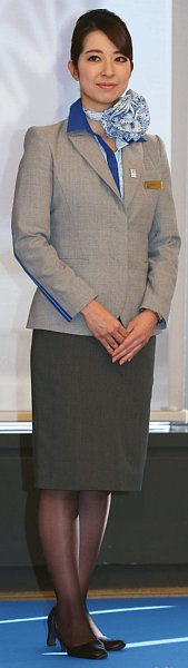 現在のANAの制服（2015年～）は外国人デザイナーを起用