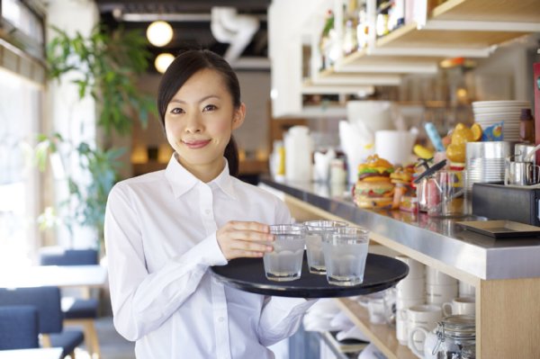 笑顔で働くために（写真:アフロ）