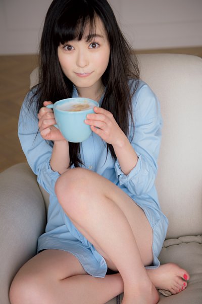 福原遥、18歳の魅力全開グラビア