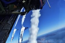 専門写真家がコックピットから撮影　空駆ける美しき戦闘機