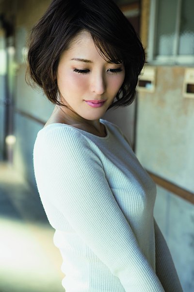 本誌グラビアに登場する美大生YOKO