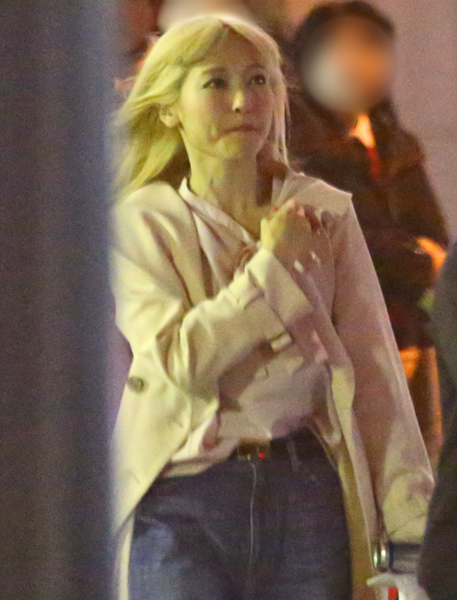 白い肌に金髪が似合う神田沙也加