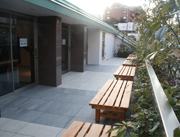 東京ドームにほど近い住宅街に建つ『小石川墓陵』