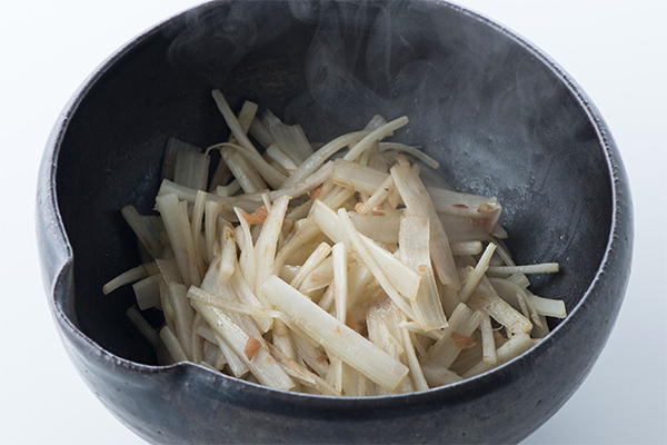 ほろ苦さがいい「うどのきんぴら」