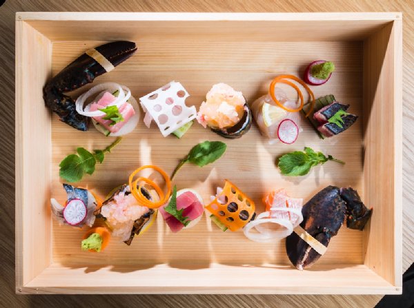 “逆輸入”の寿司は新体験の美味しさ