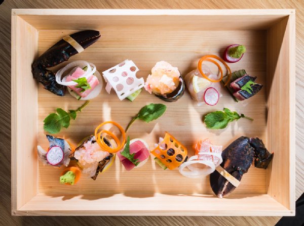 “逆輸入”の寿司は新体験の美味しさ