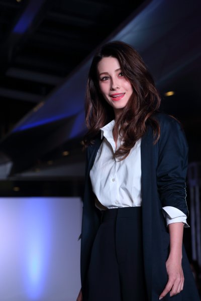 Alinomaイベントに登場したダレノガレ明美