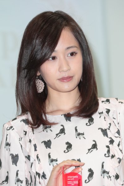 ベストペットスマイルアワードを受賞した前田敦子