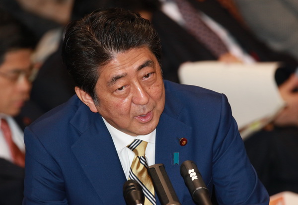 安倍官邸のスキャンダル対応力は素人同然？