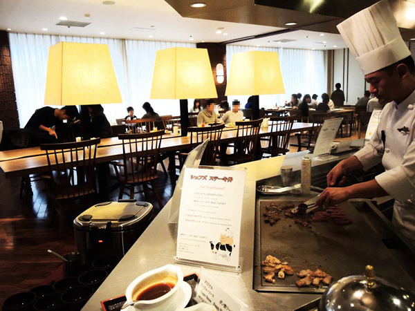 「函館国際ホテル」では朝食からステーキも食べられる