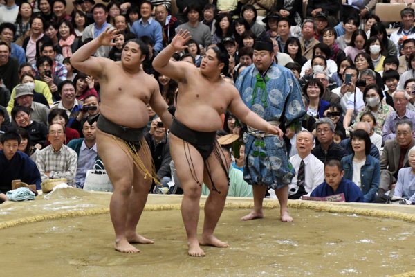 巡業では初切も披露（貴源治と貴公俊）