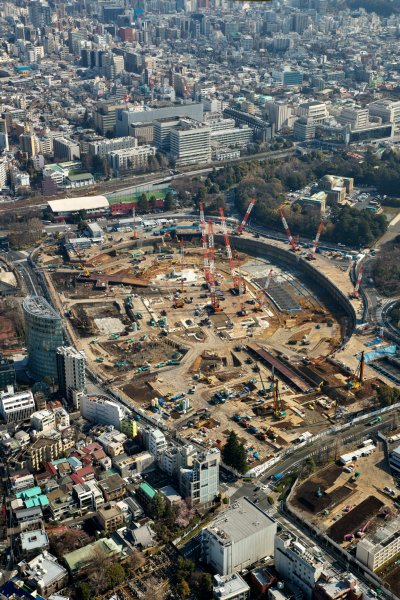 完成まであと31か月の新国立競技場（4月4日撮影）