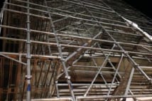 とび職人が穿く「ダボダボズボン」には驚きの性能があった