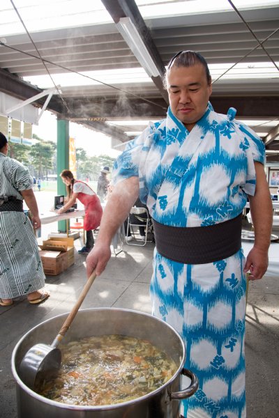 部屋のちゃんこ長でもある華吹