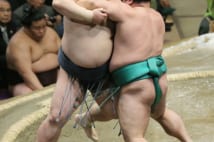 稀勢の里「仁義なき包囲網」は悲劇の短命・大乃国と似ている