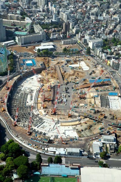 完成まであと30か月の新国立競技場（5月8日撮影）