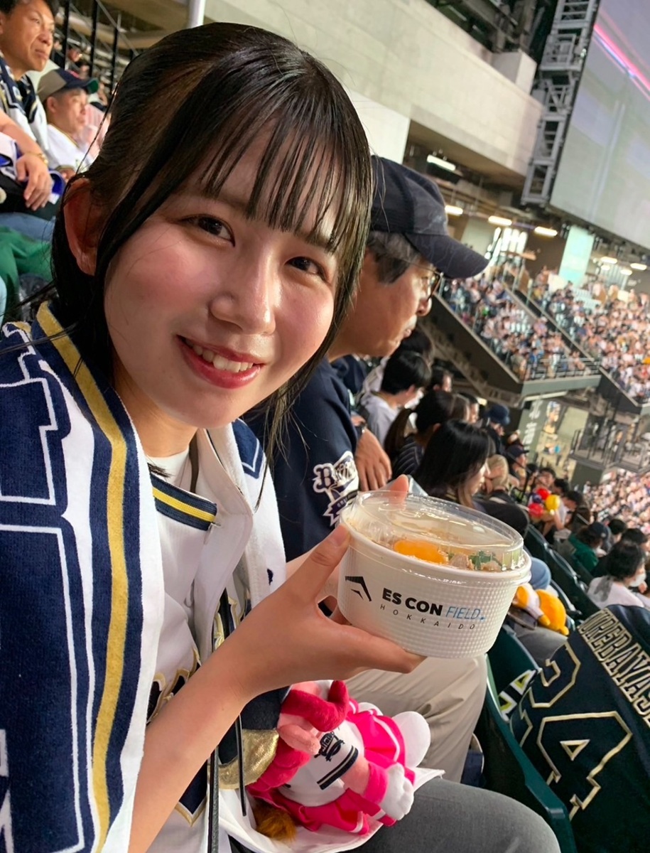 野球観戦が大好きな渡辺羽那アナ