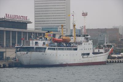 ５月18日、ロシア・ウラジオストク港に入港した万景峰号