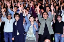 レベッカ 1回限りのお宝ライブ上映会で観客とノリノリ