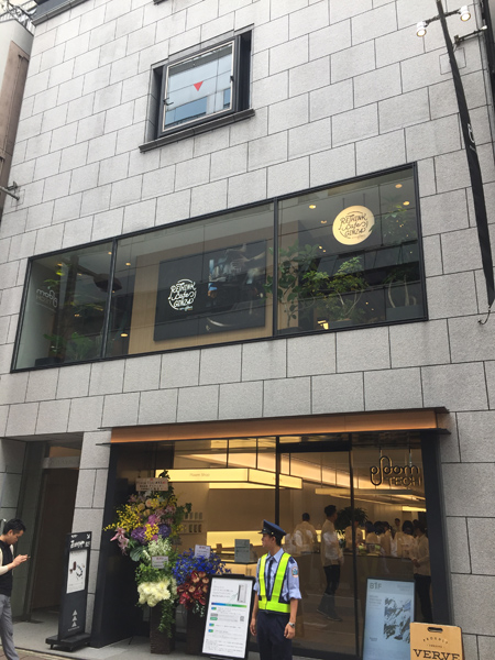 東京・銀座にオープンした「プルーム・テック」専門店